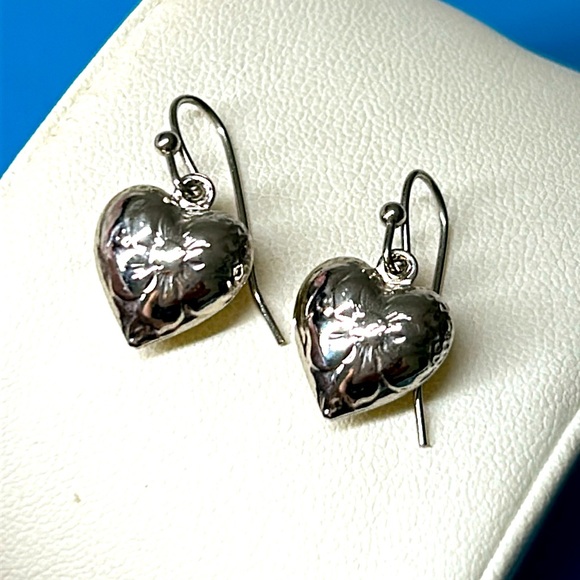 🖤NEW💕Puffy heart earrings - Picture 2 of 9